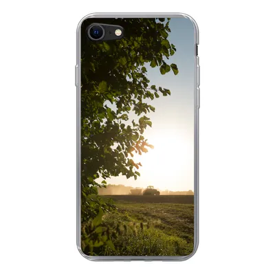 Produktbild von MuchoWow® Handyhülle Schutzhülle Hülle für iPhone 7 Traktor - Bauernhof - Sonne Silikon Softcase Handy Hülle - Kartenhalter