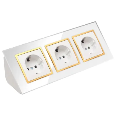 Produktbild von Glas Ecksteckdose 3-fach Steckdose Steckdosenblock 45° Verteilerdose weiß mit goldenem Rand.
