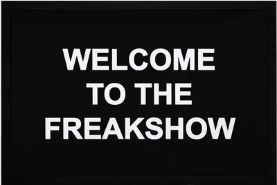Produktbild von Fußmatte mit Spruch Welcome to the Freakshow Willkommen lustig rutschfest & waschbar Moonworks® schwarz 60x40cm
