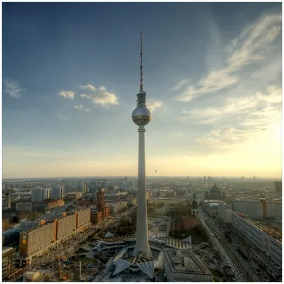 Produktbild von Wallario Memoboard Magnettafel aus Glas, Größe 50 x 50 cm, Motiv Fernsehturm Berlin mit Panoramablick über die Stadt