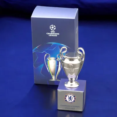 Produktbild von UEFA Champions League Pokal Holzsockel FC Chelsea 70 mm