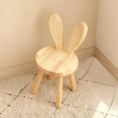 Produktbild von Kinderstuhl aus Massivholz - Hasenohren-Rückenlehne - 45 x 26 cm - Für Essen/Lesen/Spielen - Geeignet ab 3 Jahren - Robustes Design - Kindertisch