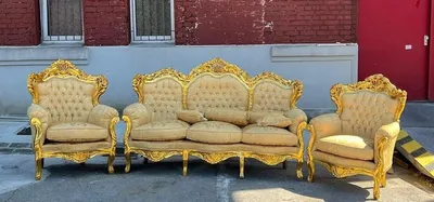 Produktbild von Casa Padrino Barock Wohnzimmer Set Beige Muster / Gold - 1 Barock Sofa & 2 Barock Sessel - Wohnzimmer Möbel im Barockstil - Barock Möbel - Barock Wohnzimmer Einrichtung