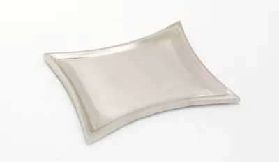 Produktbild von Kerzenteller konkav Messing vernickelt Silber (Innen 11 x 7 cm)