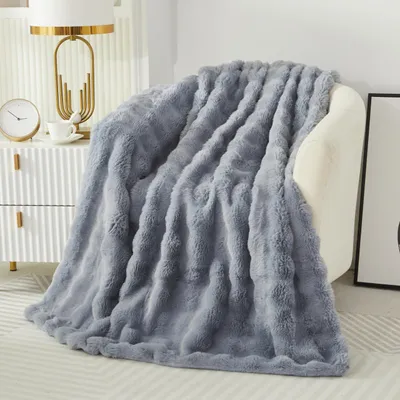 Produktbild von Omgoods – Kuschelige Fleece-Decke mit Noppenmuster