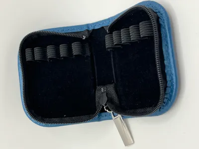 Produktbild von Hausapotheke 10 Globuli Gläser Leder (ohne Gläser) | Mini | OMEO® blau