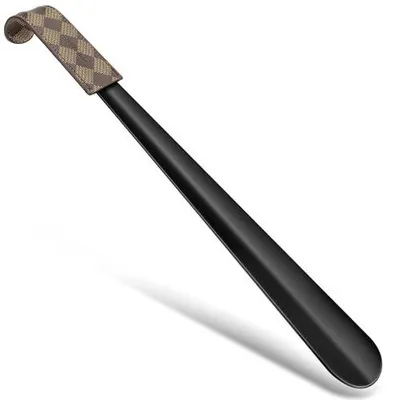Zdjęcie produktu dla Łyżka do butów metalowa 42 cm długa z haczykiem dla