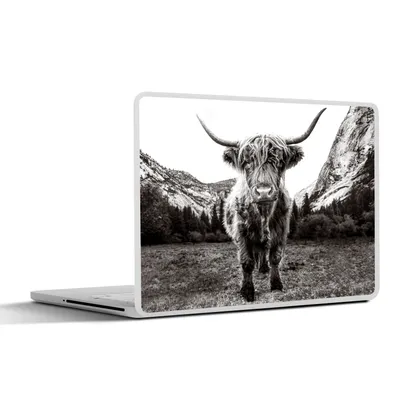 Produktbild von MuchoWow® Laptop Aufkleber Sticker Cover Berg - Schwarz - Weiß - Schottischer Highlander 30x21 cm - Sticker für Laptop - Selbstklebend