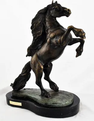 Image de Cheval à crinière - sculpture exclusive de cheval, décoration d'intérieur luxueuse, édition exceptionnelle de figurines de la marque Art-Dog