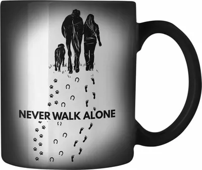 Produktbild von Trendation - Lustige Reiter Sprüche Geschenk Farbwechsel Zauber-Tasse Reiterin Pferde Mädchen Geschenkidee Pferde Never Walk Alone (Schwarz)