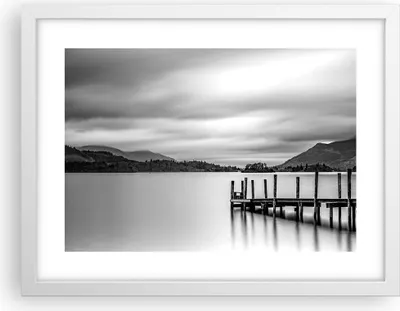 Produktbild von Gerahmtes Poster - Weißer Rahmen - Schwarzweiß Landschaft See - 40x30 cm - Wand Bild - Wanddeko - Wandbilder - Wandposter - Bilderrahmen - Bilder - Kunstdruck - Wandbild - P2WAA40x30-4321