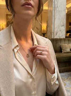 Produktbild von Lundholm Halskette Damen Vergoldet my Livia – Edelstahl Gold Plattiert – Herzanhänger 41 cm –  Wasserfest Jewellery Herz
