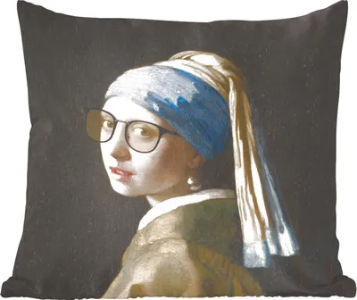 Produktbild von MuchoWow® Zierkissen Sofakissen Wohnzimmer Dekokissen 60x60 cm Das Mädchen mit dem Perlenohrring - Vermeer - Brillen - Sitzfläche - Foto Polster