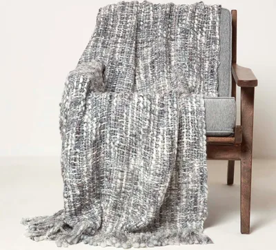 Produktbild von HOMESCAPES Plaid / Decke Ophelia 125 x 150 cm – Überwurf mit Fransen, grau meliert