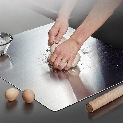 Obrázok produktu pre Krájacie dosky Ibenzoa® z nehrdzavejúcej ocele s titánovým povrchom, 30 x 30 x 1,5 cm – obojstranné použitie, antibakteriálny povrch, šetrné k nožom