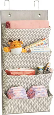 Produktbild von Hängender Organizer mit 4 Taschen – Kleiderschrank-Organizer – multifunktional/Türmontage – Aufbewahrung für Babyzimmer, Kinderzimmer, Laufstall, Schlafzimmer, Camping, Wohnwagen – Taupe/Natur