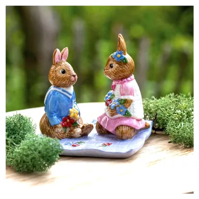 Produktbild von Hasenfigur Picknick handbemalt, Ostern Dekoration, Osterdeko Hasen Exklusiv bunt, Hase, Osterhasen, Hasenfiguren, Porzellan
