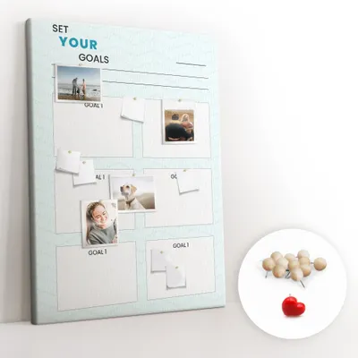 Imagen del producto de Tablero de corcho con chinchetas - Panel con chinchetas para fotografías y notas - 100x140 cm - 100 chinchetas de madera - Planificador de objetivos