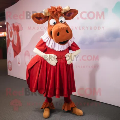 Produktbild von Rote REDBROKOLY Guernsey-Kuh Maskottchen kostümfigur bekleidet mit einem Faltenrock und Fußkettchen