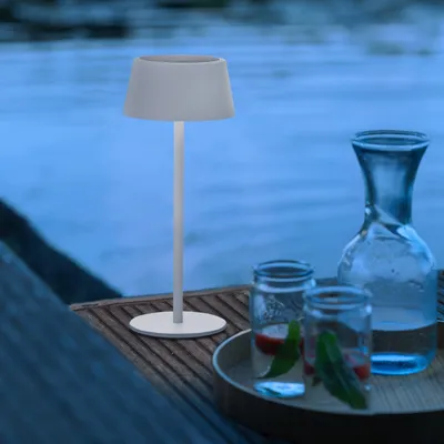 Produktbild von BRILLIANT weiße Außentischleuchte Picco | aufladbar über USB + Solar | 3 Helligkeitsstufen | Metall/Kunststoff