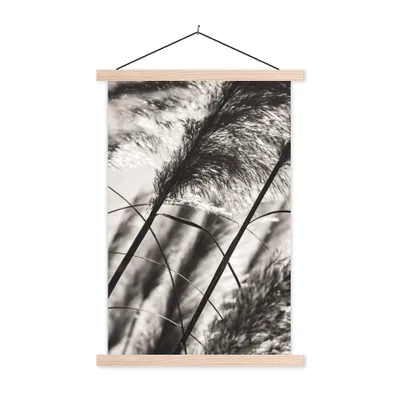 Produktbild von MuchoWow® Textilposter Pampasgras - Schwarz - Weiß - Pflanze 40x60 cm mit holzfarbenen Rahmen - Poster