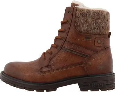 Auf dem Bild ist ein brauner Stiefel zu sehen der auf der rechten Seite abgebildet ist. Die Oberfläche des Stiefels wirkt lederartig und zeigt eine auffällige Naht entlang der Seiten.