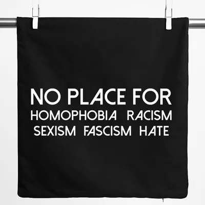 Produktbild von Huuraa Kissenbezug No Homophobia Racism Hate 40x40cm Black Baumwolle Dekokissenbezug Geschenkidee