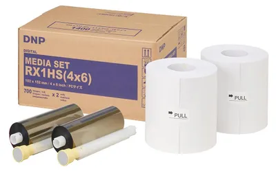 Produktbild von DNP Standard Papier DSRX1HS-4X6HS 2 Rollen 700 St 10x15 für DS-RX1HS