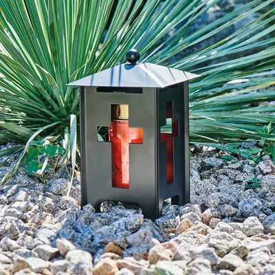 Produktbild von Henecka Grablaterne - Grablampe - 220 mm Hoch - Schwarz - Kreuzdekor - Friedhofslaterne Grablicht Grabschmuck Grableuchte - Laterne für Friedhof