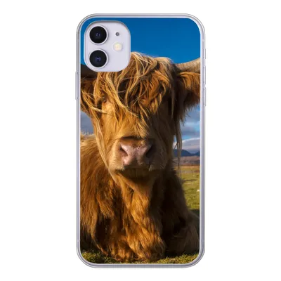 Produktbild von MuchoWow® Handyhülle Schutzhülle Hülle für iPhone 11 Schottische Highlander - Tiere - Gras Silikon Softcase Handy Hülle - Handytasche