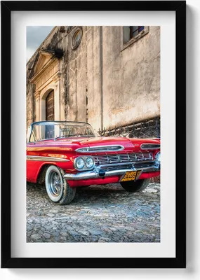 Produktbild von Rotes altes Auto im kolumbianischen Viertel– Wandbild mit Rahmen – Gerahmtes Bild  – Wanddekoration – 40x60 cm –  Schwarz