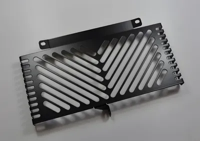 Produktbild von ZIEGER Öl-Kühlerabdeckung kompatibel mit Suzuki B-King GSX 1300 Clean schwarz