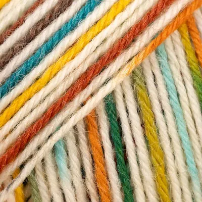 Produktbild von DROPS Fabel Sockenwolle 926 | Sonnenküste Print: Weich, pflegeleicht, ideal für Babykleidung