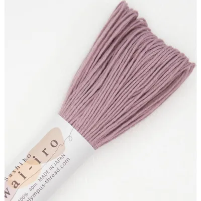 Produktbild von Olympus Awai-iro Sashiko Garn, Baumwolle, Strang, ca 40m, Farbe A6, Altrosa, hergestellt in Japan