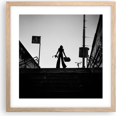 Produktbild von Gerahmtes Poster - Rahmen in heller Eiche - Schatten Fotografie Treppen - 40x40 cm - Wand Bild - Wanddeko - Wandbilder - Kunstposter - Wandposter - Bilderrahmen - Bilder - Kunstdruck - P2NAC40x40-4365