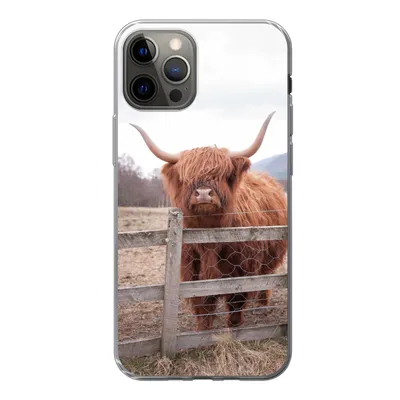 Produktbild von MuchoWow® Handyhülle Schutzhülle Hülle für iPhone 13 Pro Scottish Highlander - Gras - Zaun Silikon Softcase Handy Hülle - Handy-Tasche