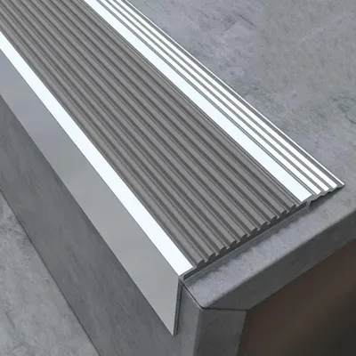 Productafbeelding van Aluminium Trapneus - Zelfklevende Randbeschermer - 100 cm
