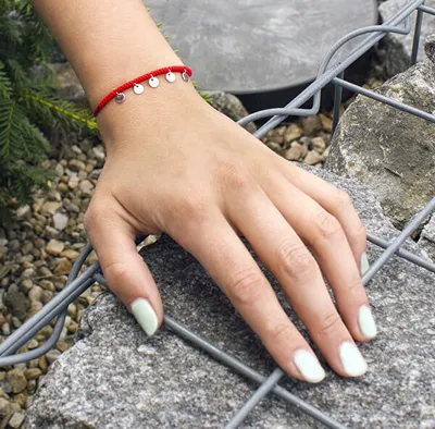 Image de Bracelet kabbale rouge avec pendentifs AGB556
