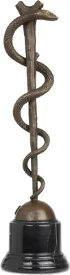 Obrázok produktu pre Bronzová postava Asklépia s hadom na mramorovom podstavci vysoká 37,8 cm - antická socha lekára ako symbol liečiteľského umenia a medicíny - dekoratívna bronzová postava do ordinácie a kancelárie