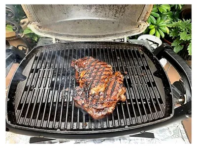 Produktbild von Grillrost für Weber Baby Q Zubehör für Q1000, Q1200, Q1400, Q100, Q120, Q140, 43,2 x 32,3 cm, mattes Gusseisen, 1 Stück