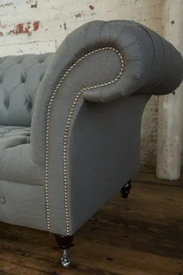Produktbild von Dreisitzer Couch Polster Design Sofa 3er Sitz Sofas Zimmer Chesterfield Grau Neu