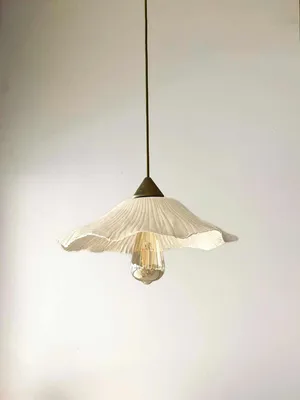 Produktbild von Opviq, Moderne Deckenleuchte (Chandelier) mit Kunststoffkörper, Ø38 cm, höhenverstellbar (70-75 cm), E27 Fassung, IP20, elegantes Cream-Design für skandinavische Wohnräume.