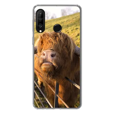 Produktbild von MuchoWow® Handyhülle Schutzhülle Hülle für Huawei P30 Lite Scottish Highlander - Zaun - Gras Silikon Softcase Handy Hülle - Handyhülle