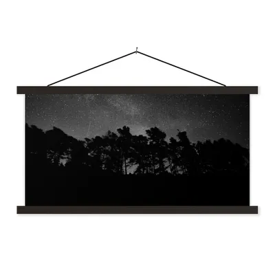 Produktbild von MuchoWow® Textilposter Sternenhimmel - Wald - Himmel - Schwarz - Bäume 150x75 cm mit schwarzem Rahmen - Posterleiste