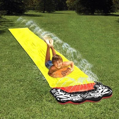Produktbild von Unyqoos® Aufblasbare Wasserrutsche 4,8 x 0,7 m – einspurig PVC mit integriertem Sprinkler und aufblasbaren Polstern, Garten-Wasserspaß für Familien