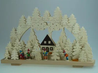 Produktbild von Schwibbogen mit Winterfiguren und Beleuchtung bunt BxHxT 50x31x10cm NEU