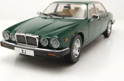 Produktbild von MCG 18175 Jaguar XJ Series III 1979 dunkelgrün 1:18