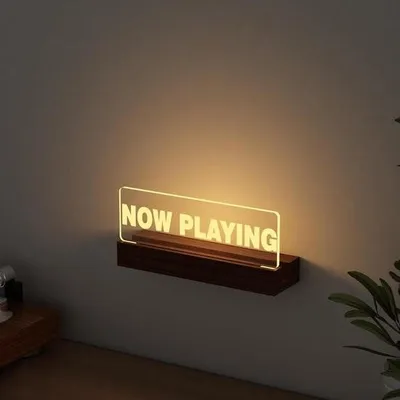 Produktbild von Wandhalterung für Schallplatten zur Anzeige von aktuell gespielten Vinyl-Alben mit LED-Beleuchtung