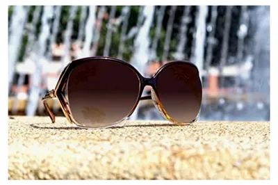 Produktbild von Damen Sonnenbrille in großer Größe mit 100% UV400-Schutz