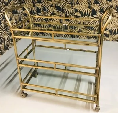 Produktbild von Casa Padrino Luxus Metall Servierwagen mit Glasplatten Messingfarben 86 x 68 x H. 90 cm - Hotel Restaurant Gastronomie Trolley - Luxus Accessoires